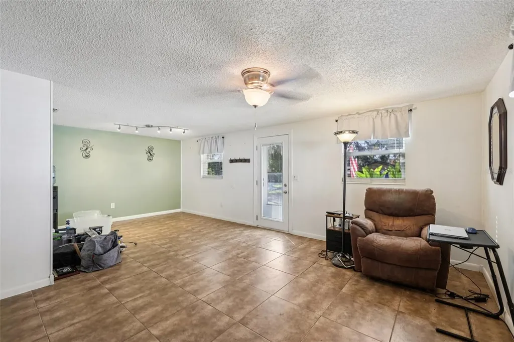 1013 Oakhill Street Seffner FL 33584