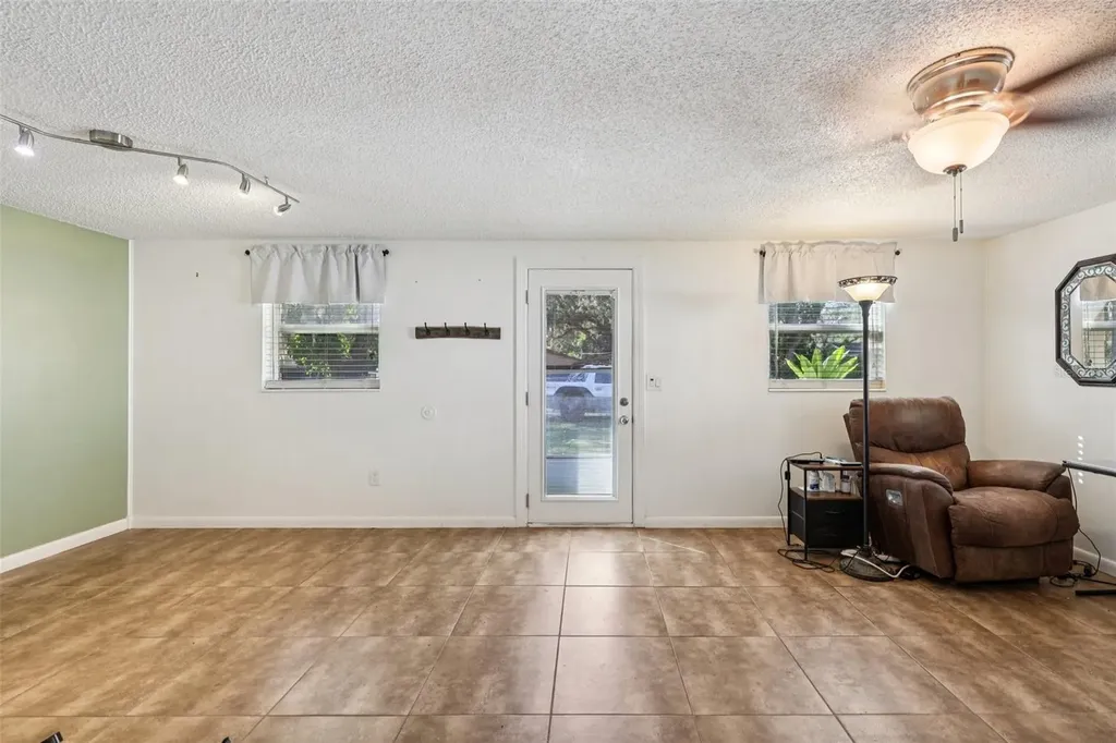 1013 Oakhill Street Seffner FL 33584