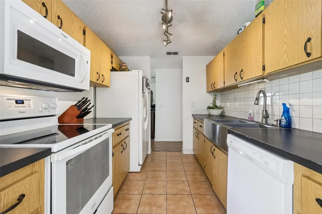 1013 Oakhill Street Seffner FL 33584