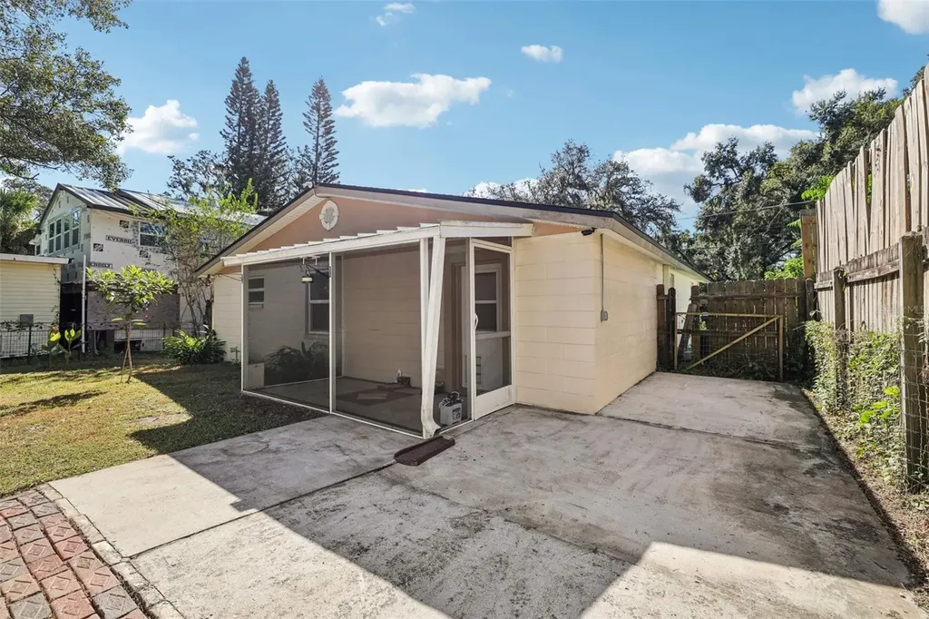 1013 Oakhill Street Seffner FL 33584