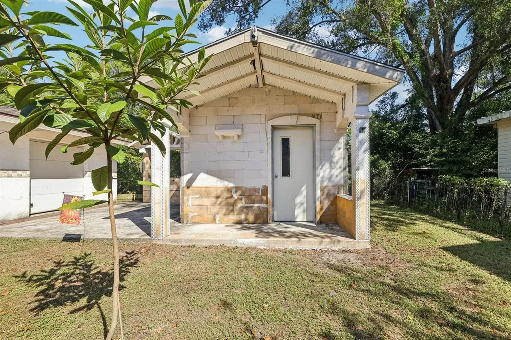 1013 Oakhill Street Seffner FL 33584