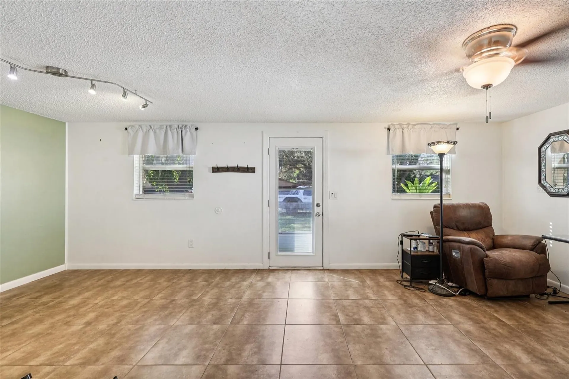 1013 Oakhill Street Seffner FL 33584