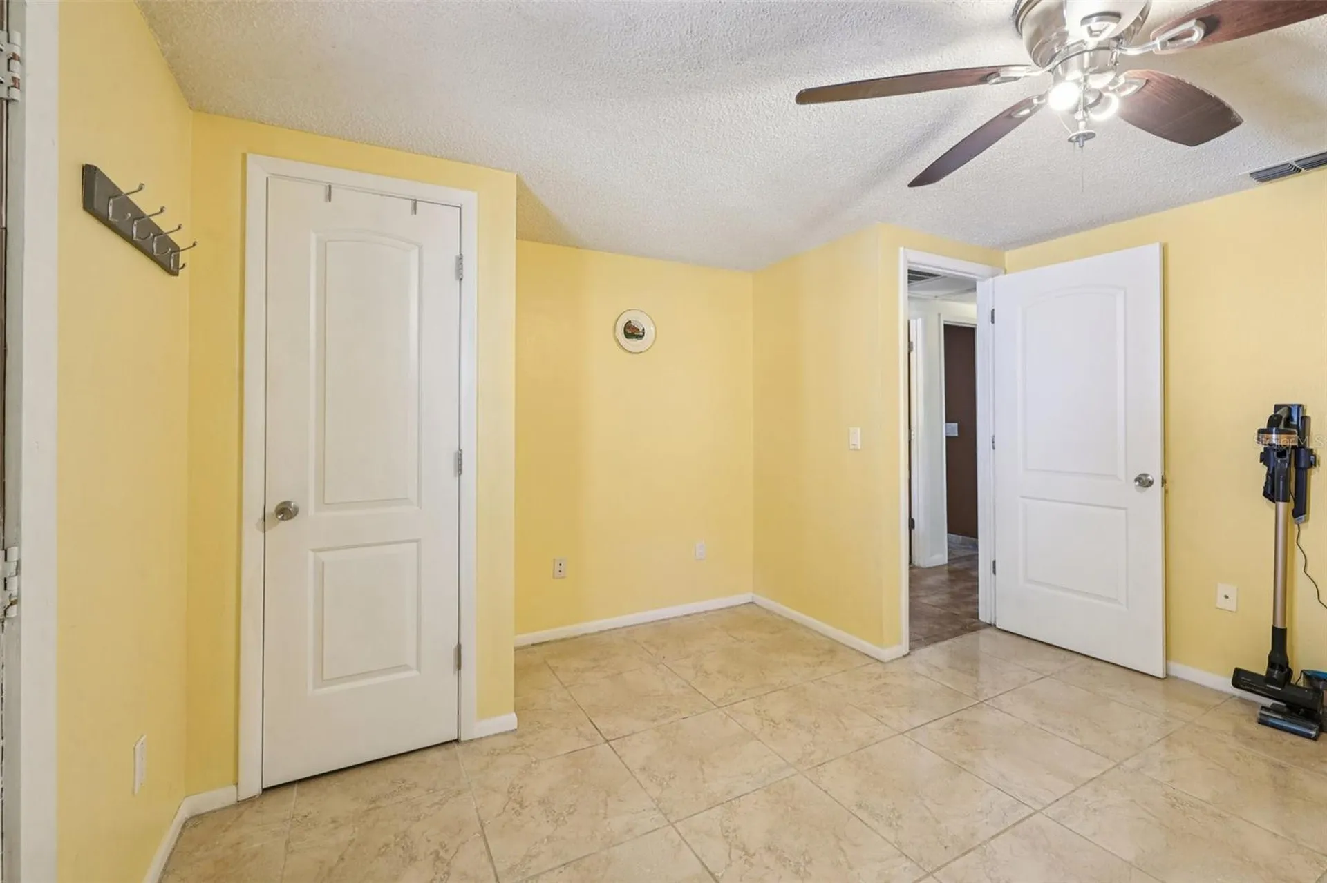 1013 Oakhill Street Seffner FL 33584