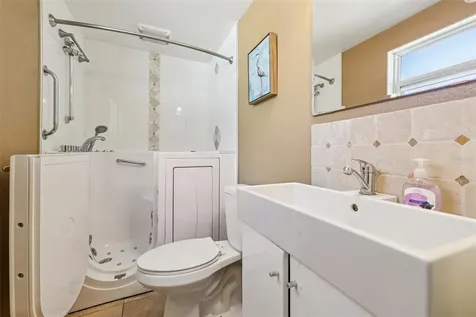 1013 Oakhill Street Seffner FL 33584
