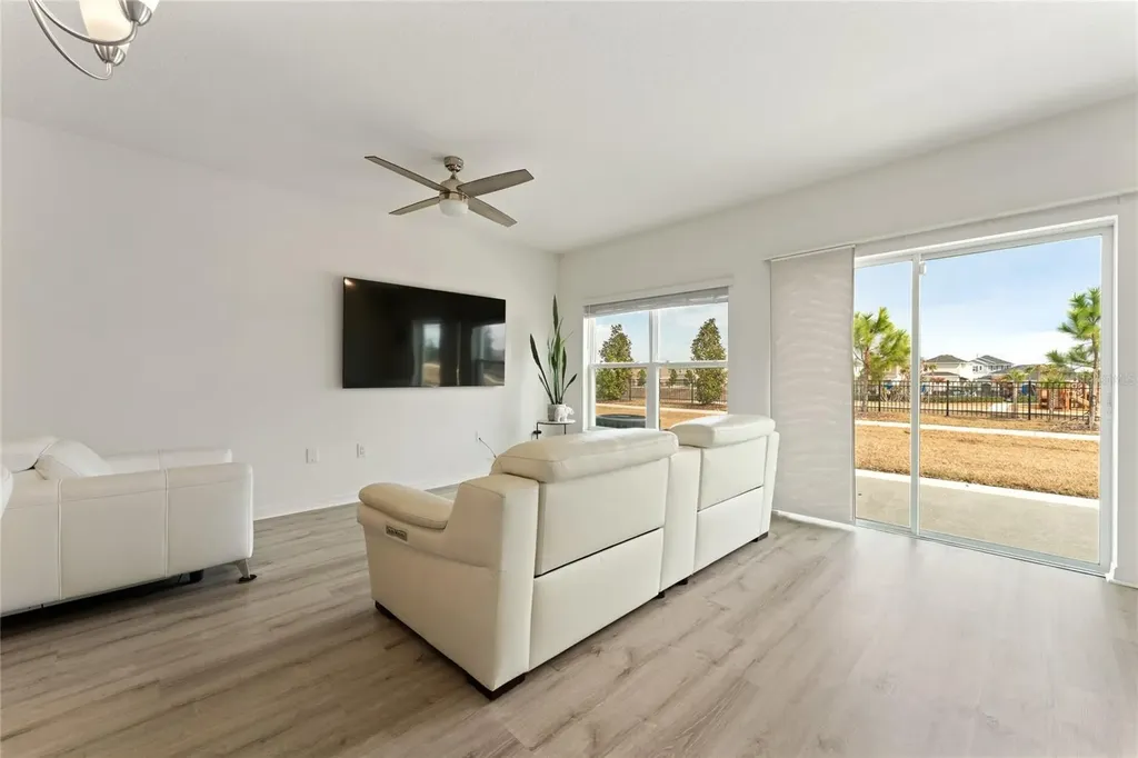 697 Stoney Pointe Circle Davenport FL 33896