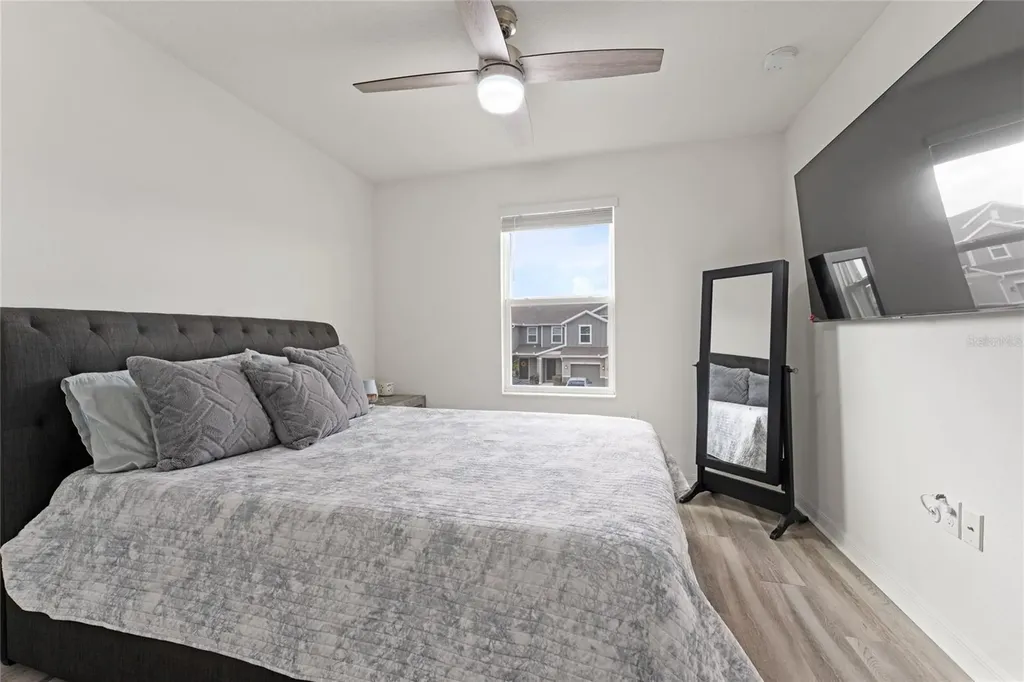 697 Stoney Pointe Circle Davenport FL 33896