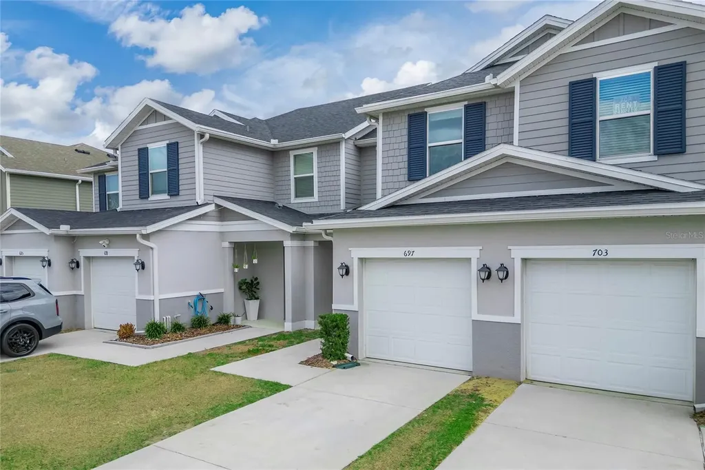 697 Stoney Pointe Circle Davenport FL 33896