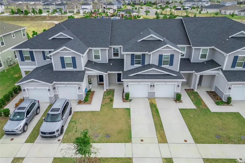 697 Stoney Pointe Circle Davenport FL 33896