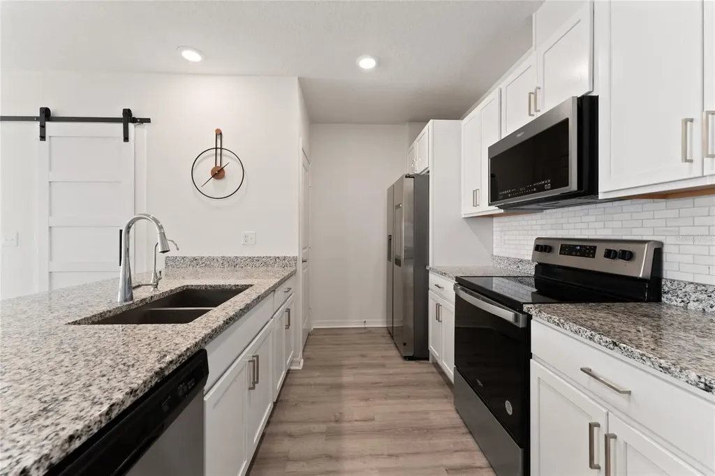 697 Stoney Pointe Circle Davenport FL 33896