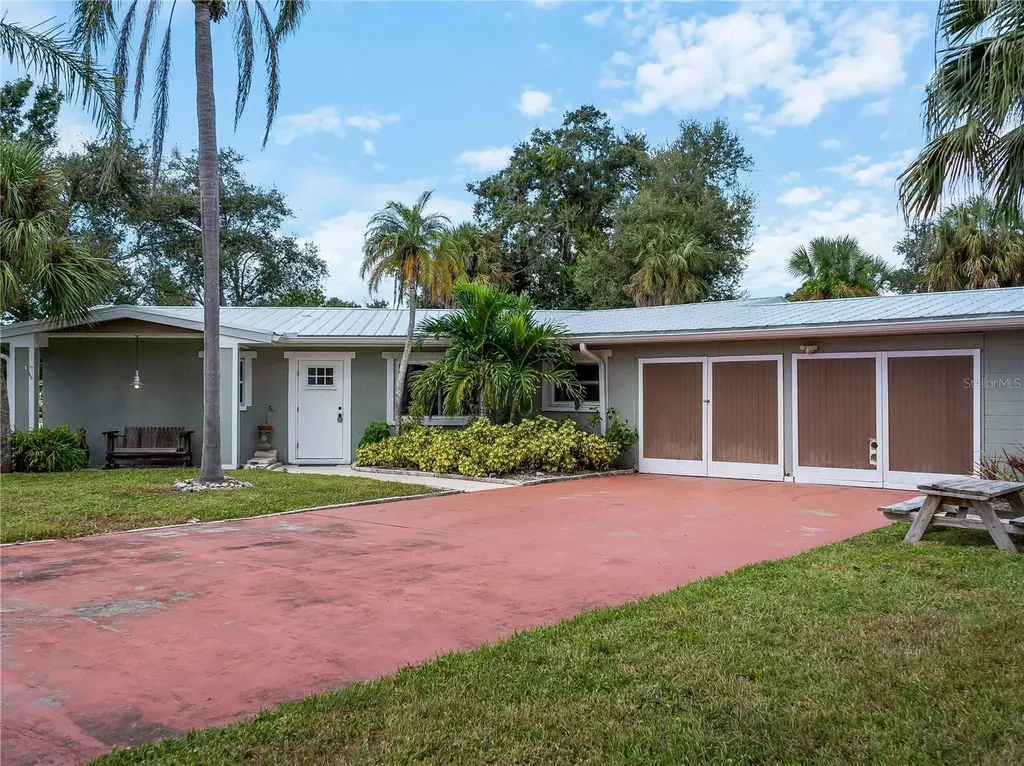 32 Bay Avenue Osprey FL 34229