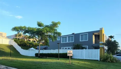 1260 Urb Plaza De La Fuente Toa Alta PR 00953