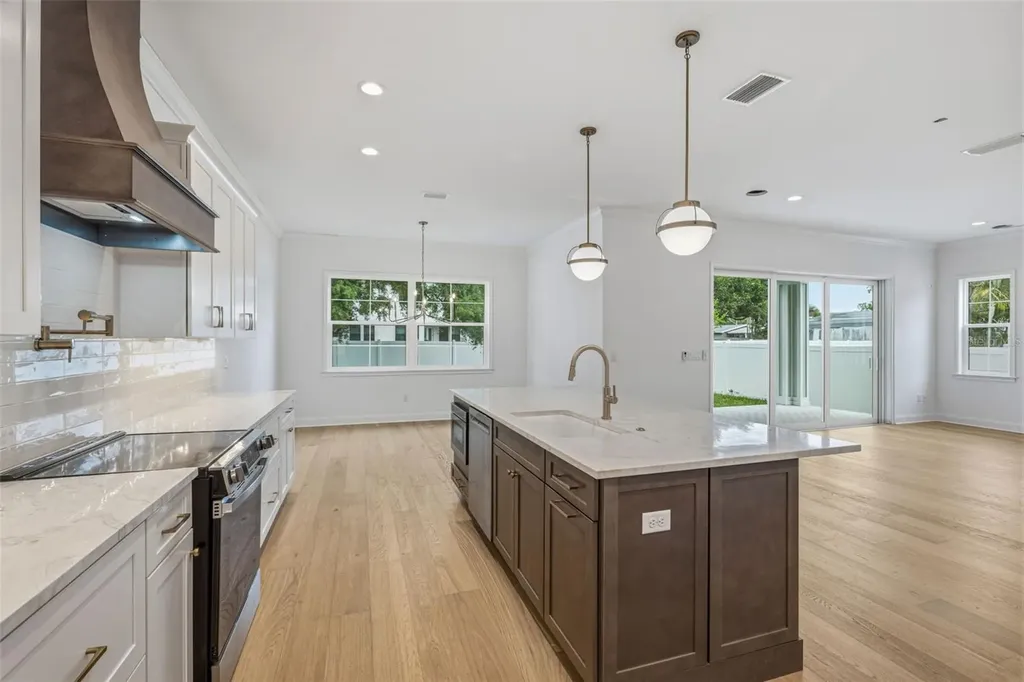 2815 W Leila Avenue Tampa FL 33611