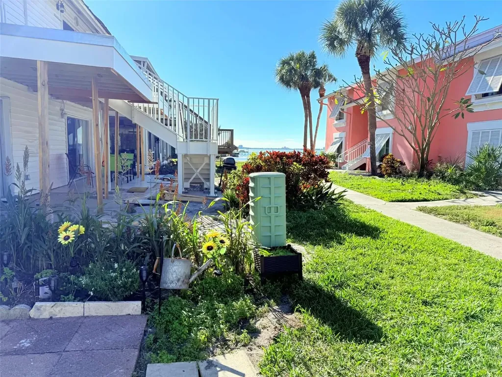 3735 42nd Way S St Petersburg FL 33711