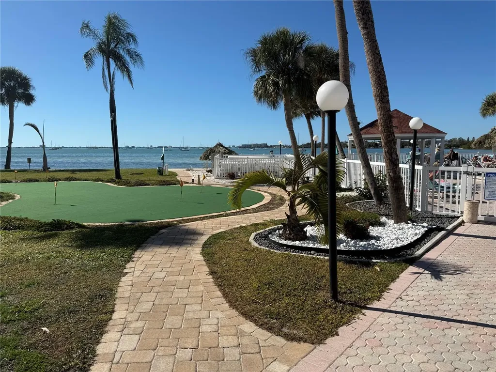 3735 42nd Way S St Petersburg FL 33711