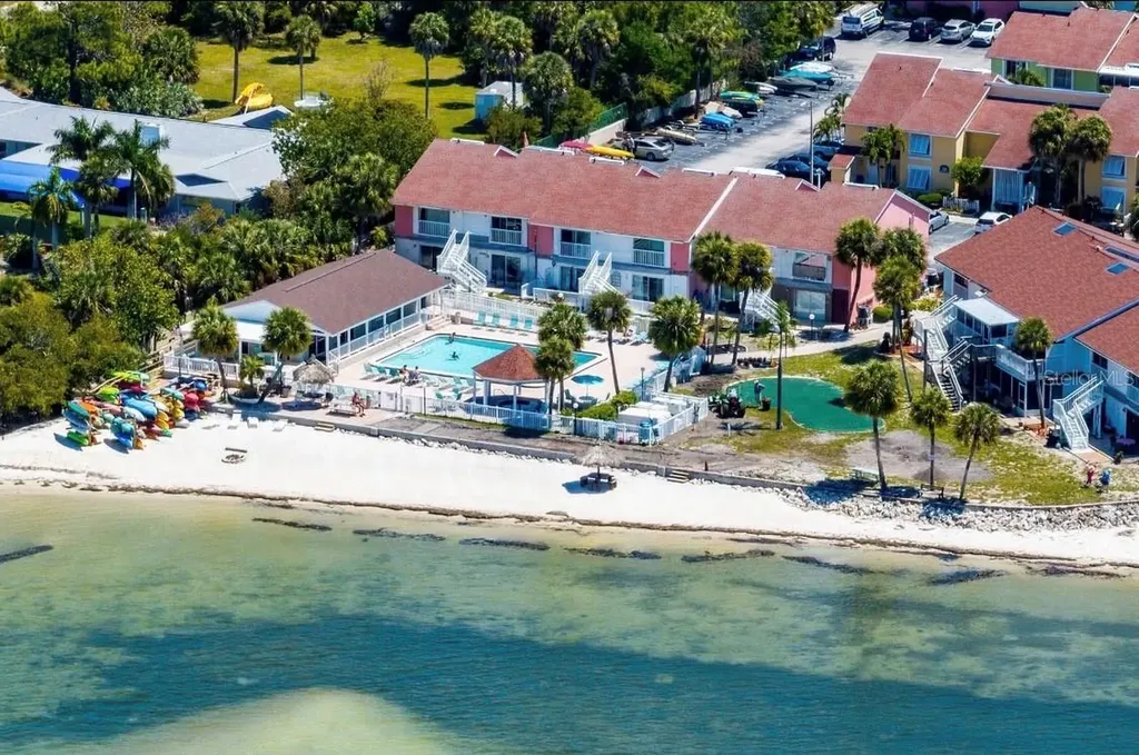 3735 42nd Way S St Petersburg FL 33711