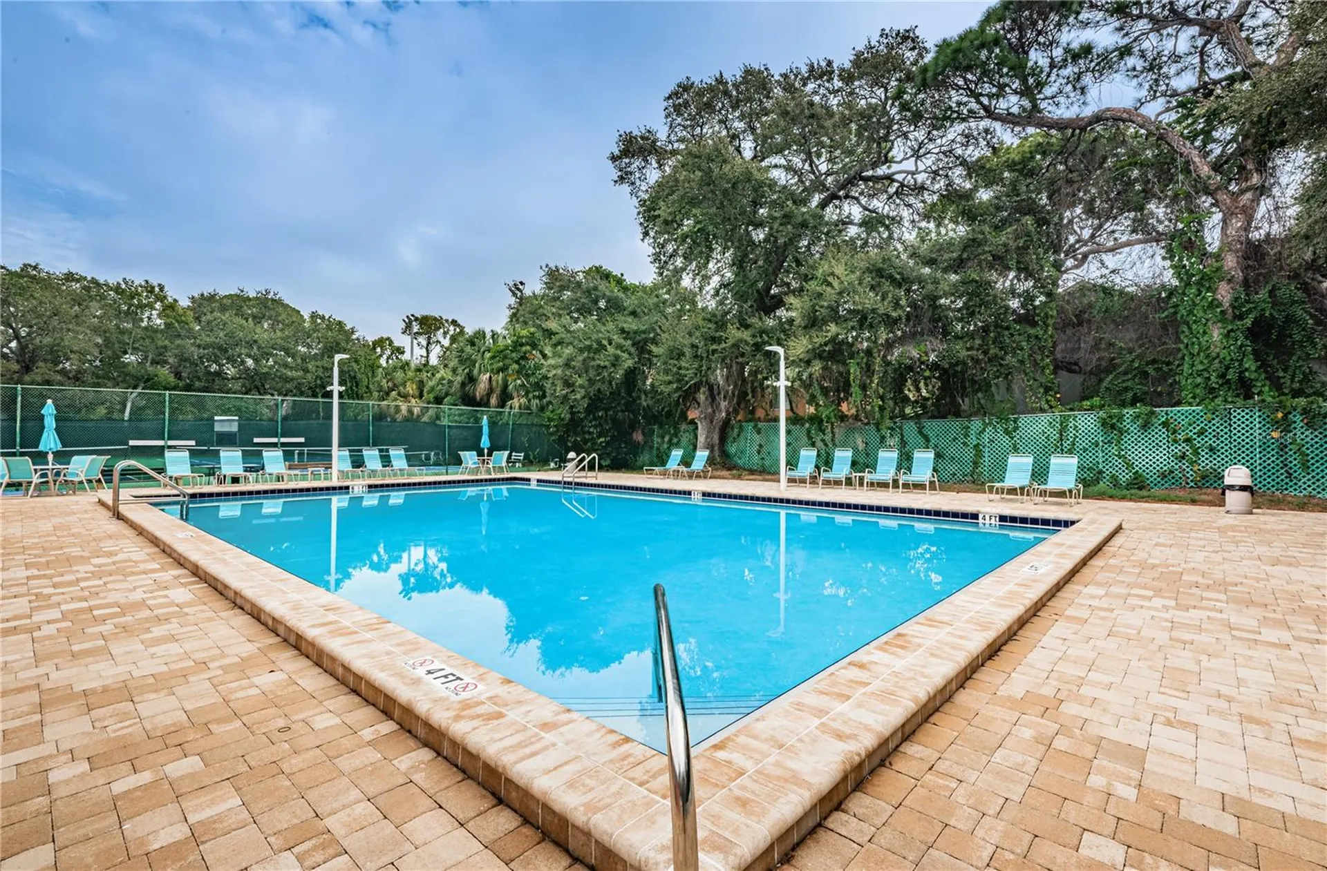 3735 42nd Way S St Petersburg FL 33711