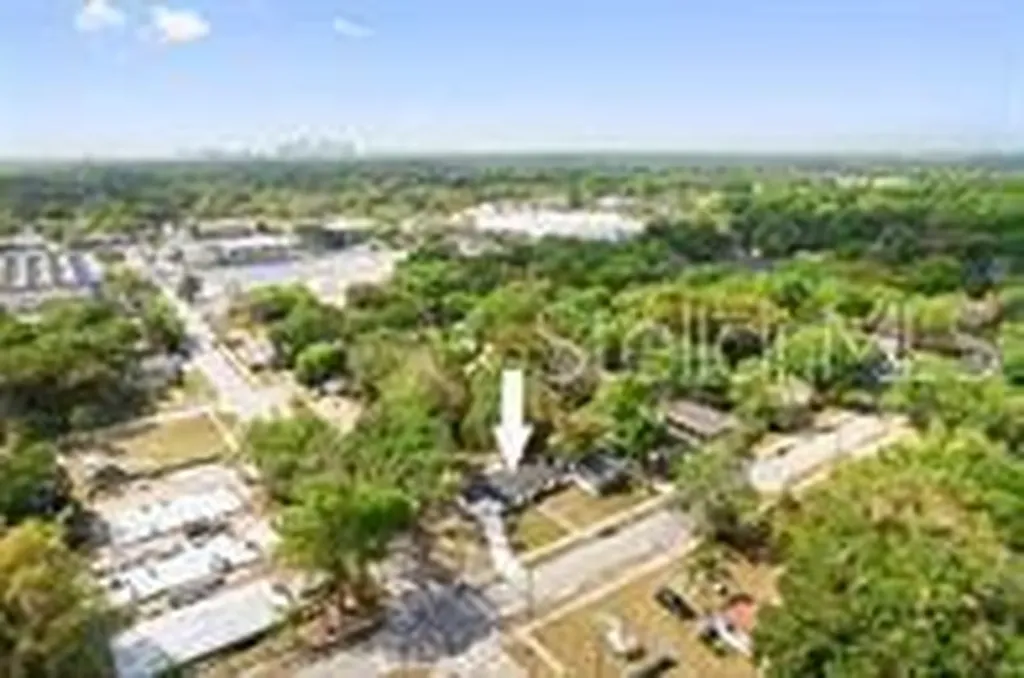 1923 E Henry Avenue Tampa FL 33610