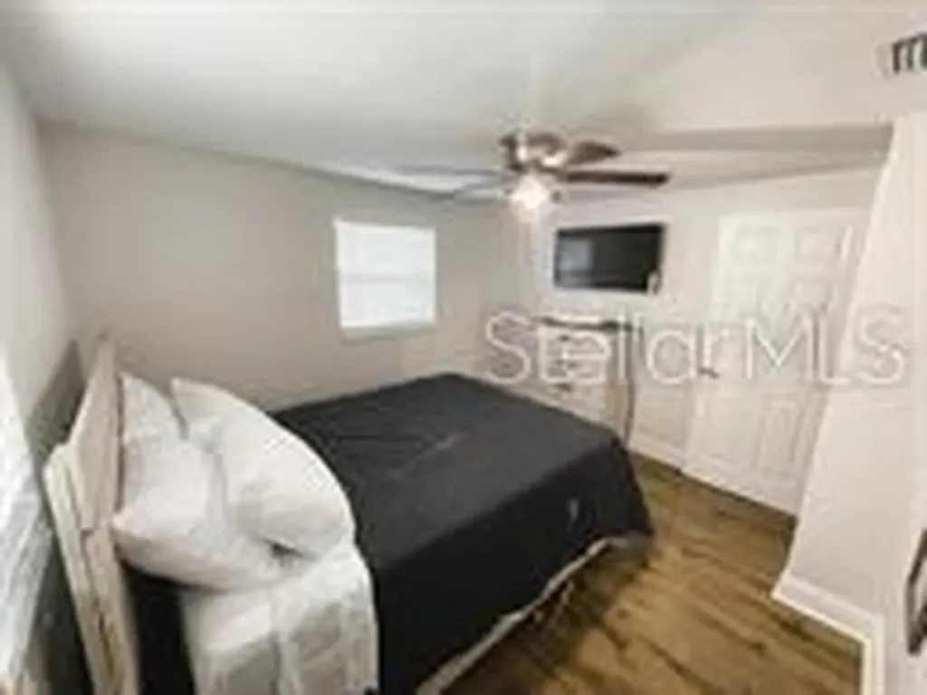1923 E Henry Avenue Tampa FL 33610