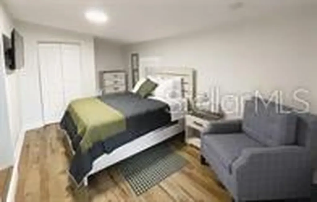 1923 E Henry Avenue Tampa FL 33610