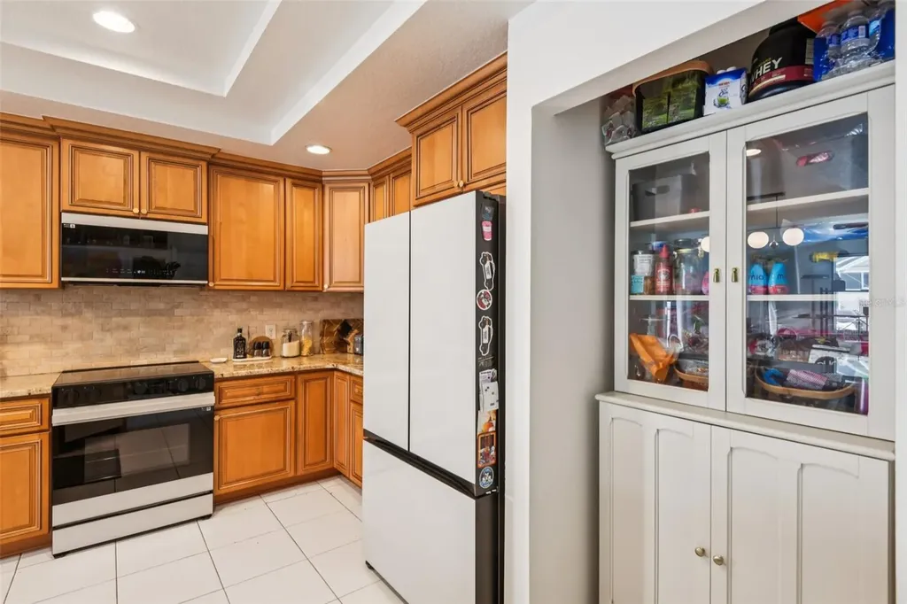 1266 Paradise Lake Drive Tarpon Springs FL 34689