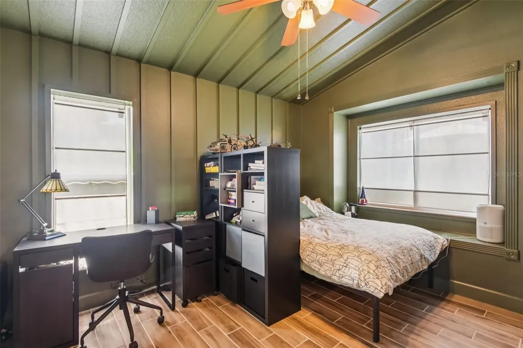 1266 Paradise Lake Drive Tarpon Springs FL 34689