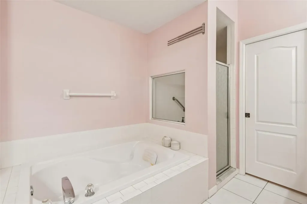 1266 Paradise Lake Drive Tarpon Springs FL 34689