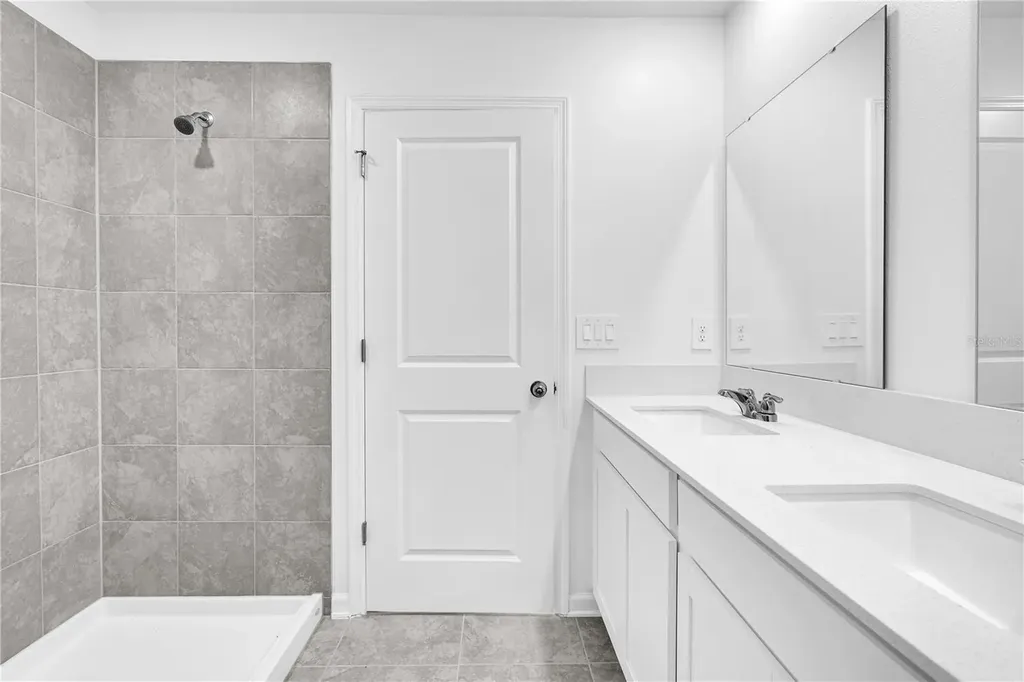 1021 Waterfall Boulevard Davenport FL 33837