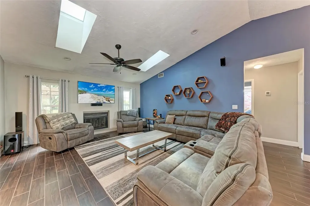 1821 Racimo Drive Sarasota FL 34240