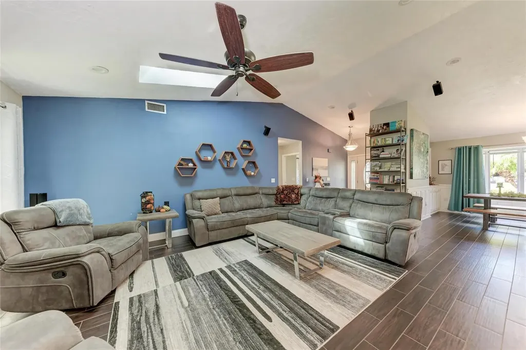 1821 Racimo Drive Sarasota FL 34240