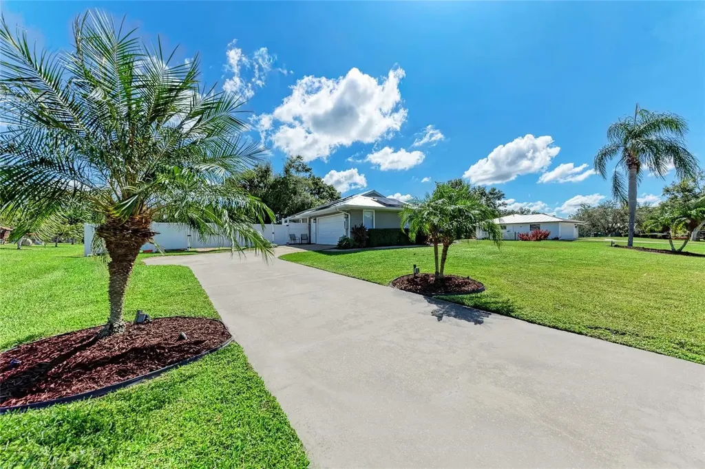 1821 Racimo Drive Sarasota FL 34240