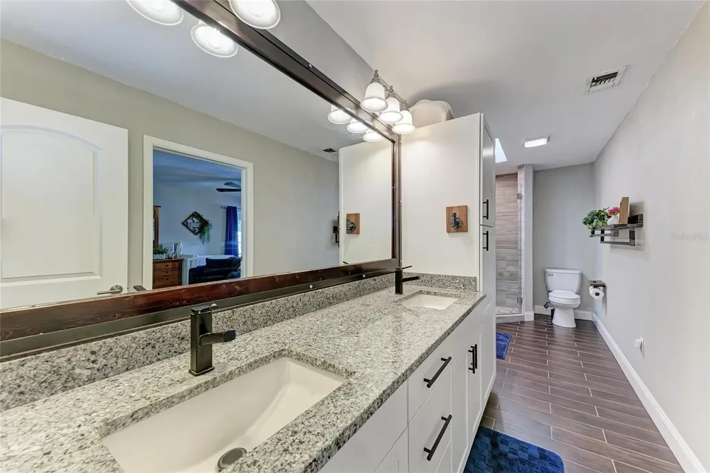 1821 Racimo Drive Sarasota FL 34240