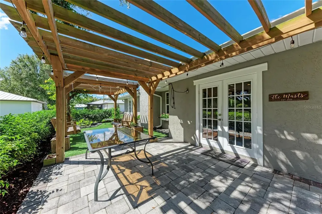 1821 Racimo Drive Sarasota FL 34240