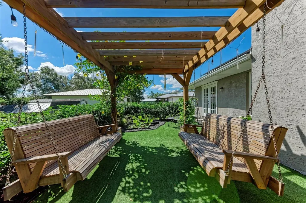 1821 Racimo Drive Sarasota FL 34240