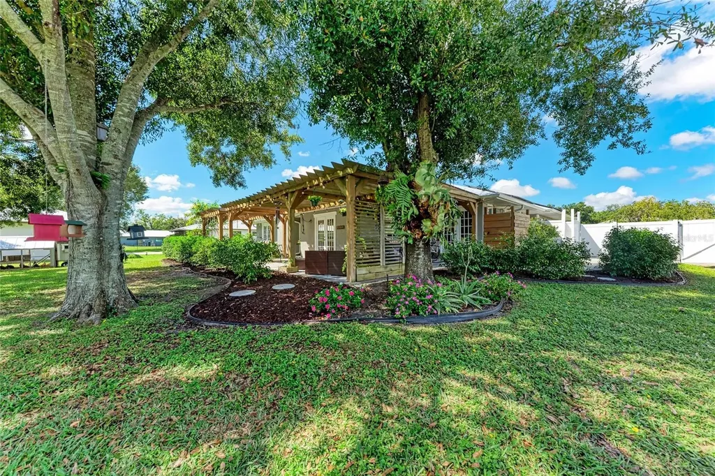 1821 Racimo Drive Sarasota FL 34240