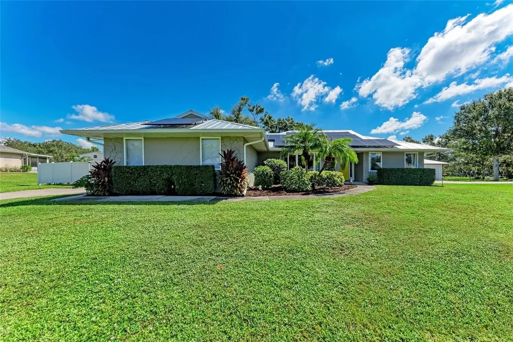 1821 Racimo Drive Sarasota FL 34240