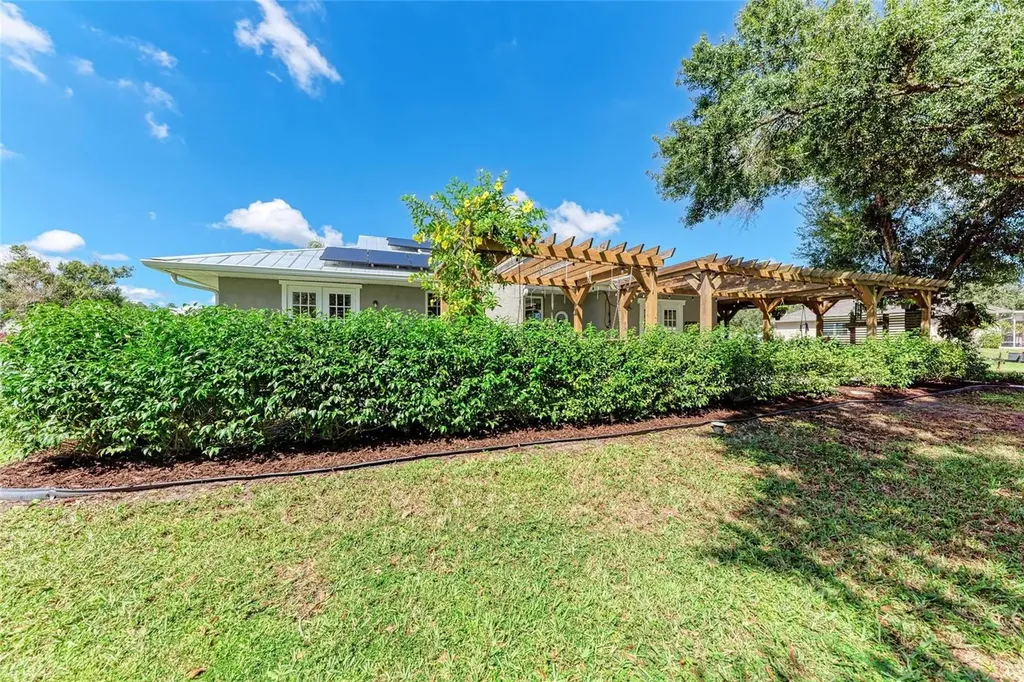 1821 Racimo Drive Sarasota FL 34240