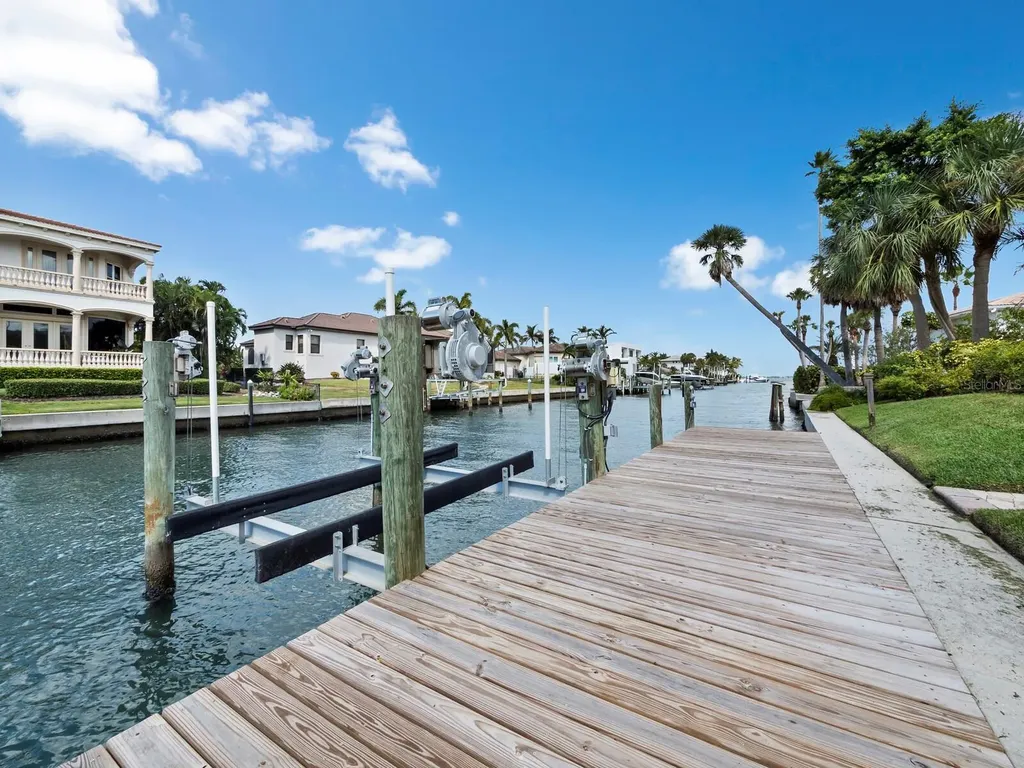 573 Spinnaker Lane Longboat Key FL 34228