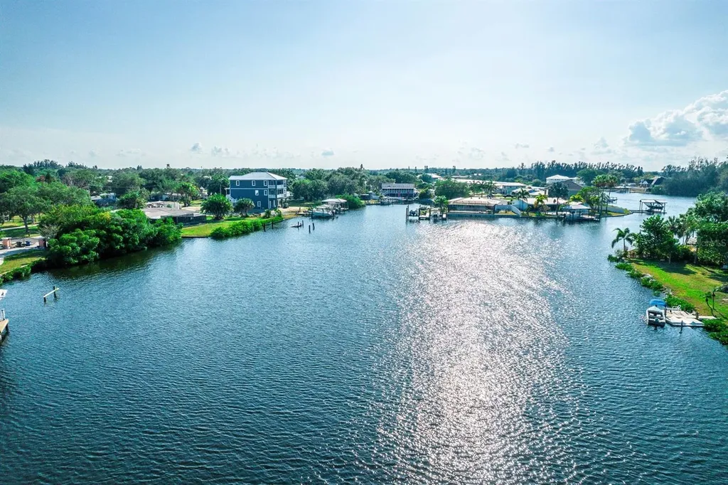 828 Blue Heron Boulevard Ruskin FL 33570