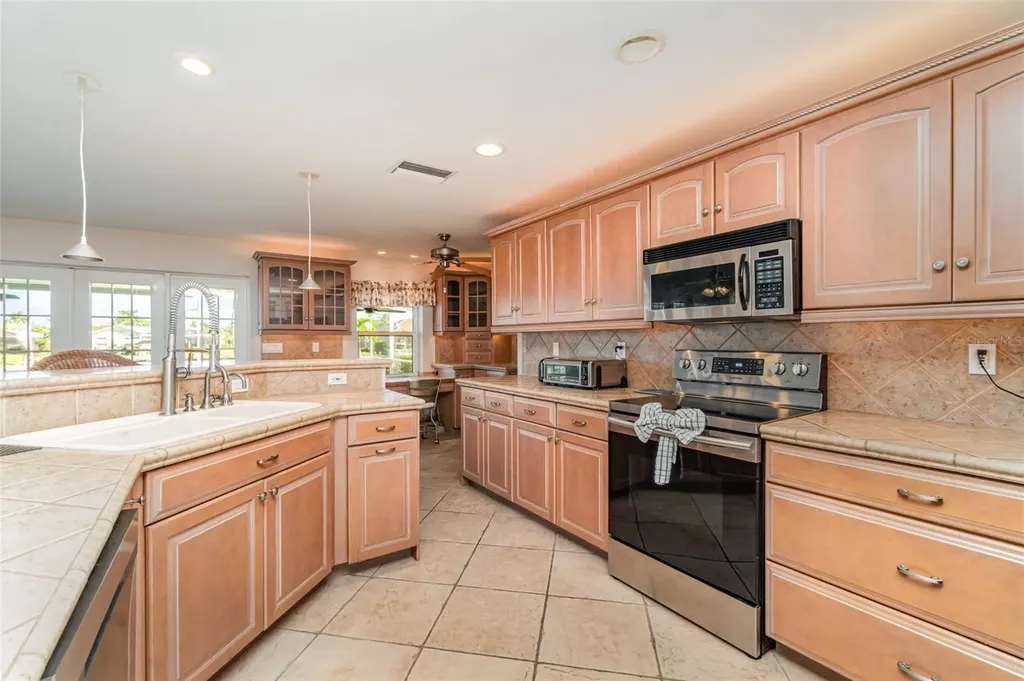 2019 SE 28th Terrace Cape Coral FL 33904