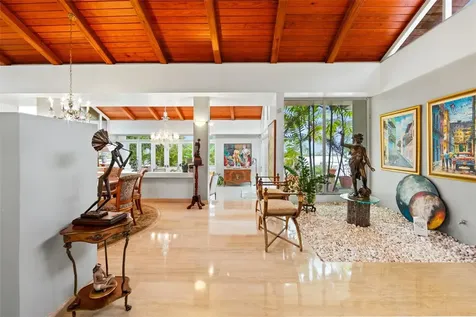 201 Rey Gustavo, La Villa De Torrimar Guaynabo PR 00969