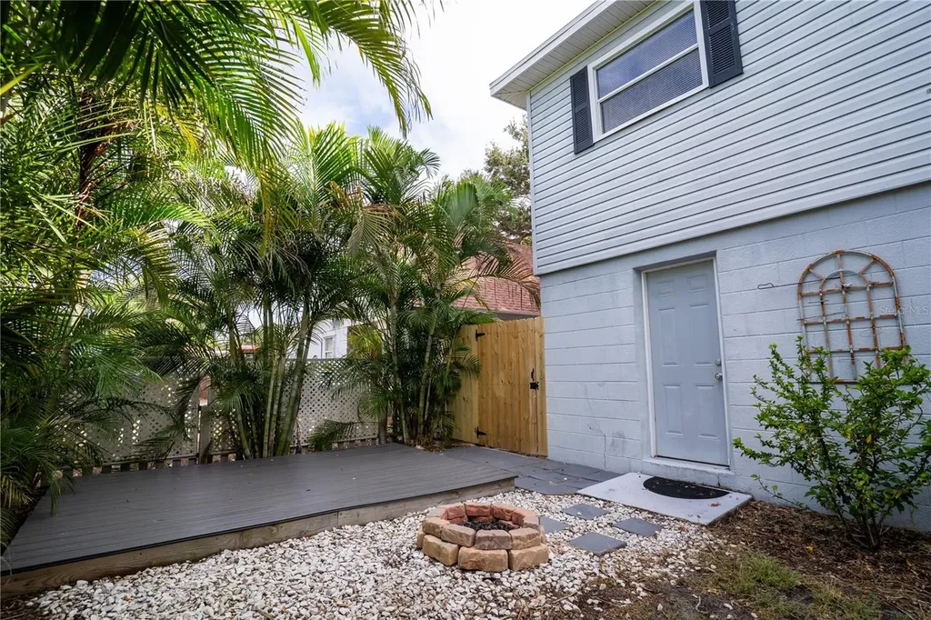 7991 24th Avenue N St Petersburg FL 33710