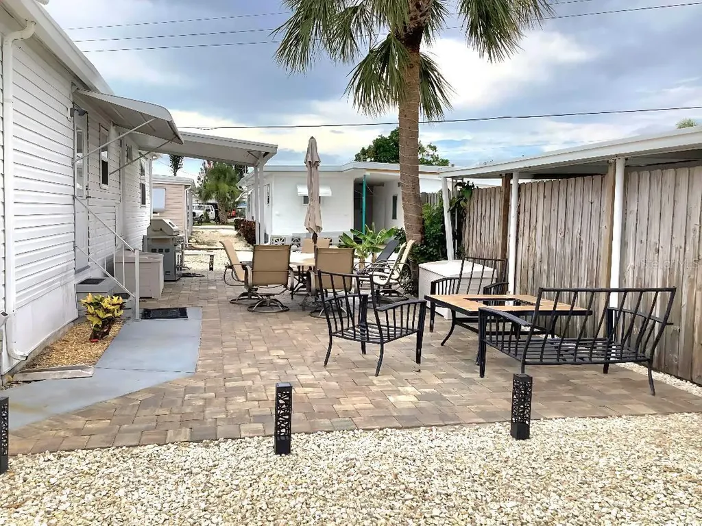2209 Iowa Avenue Bradenton FL 34207
