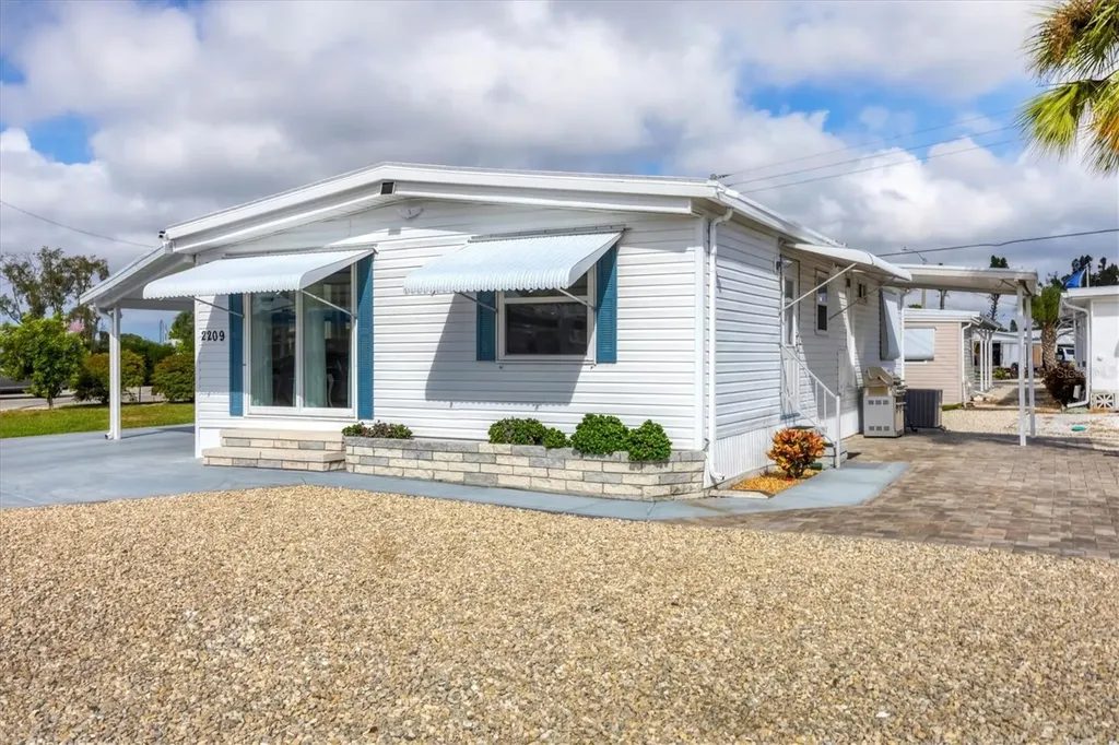 2209 Iowa Avenue Bradenton FL 34207