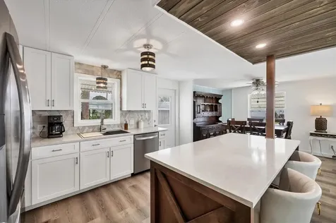 2209 Iowa Avenue Bradenton FL 34207