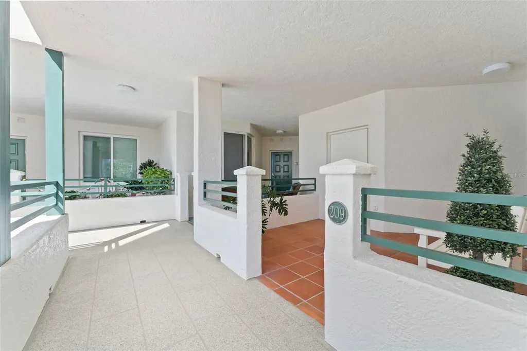 4750 Dolphin Cay Lane S St Petersburg FL 33711