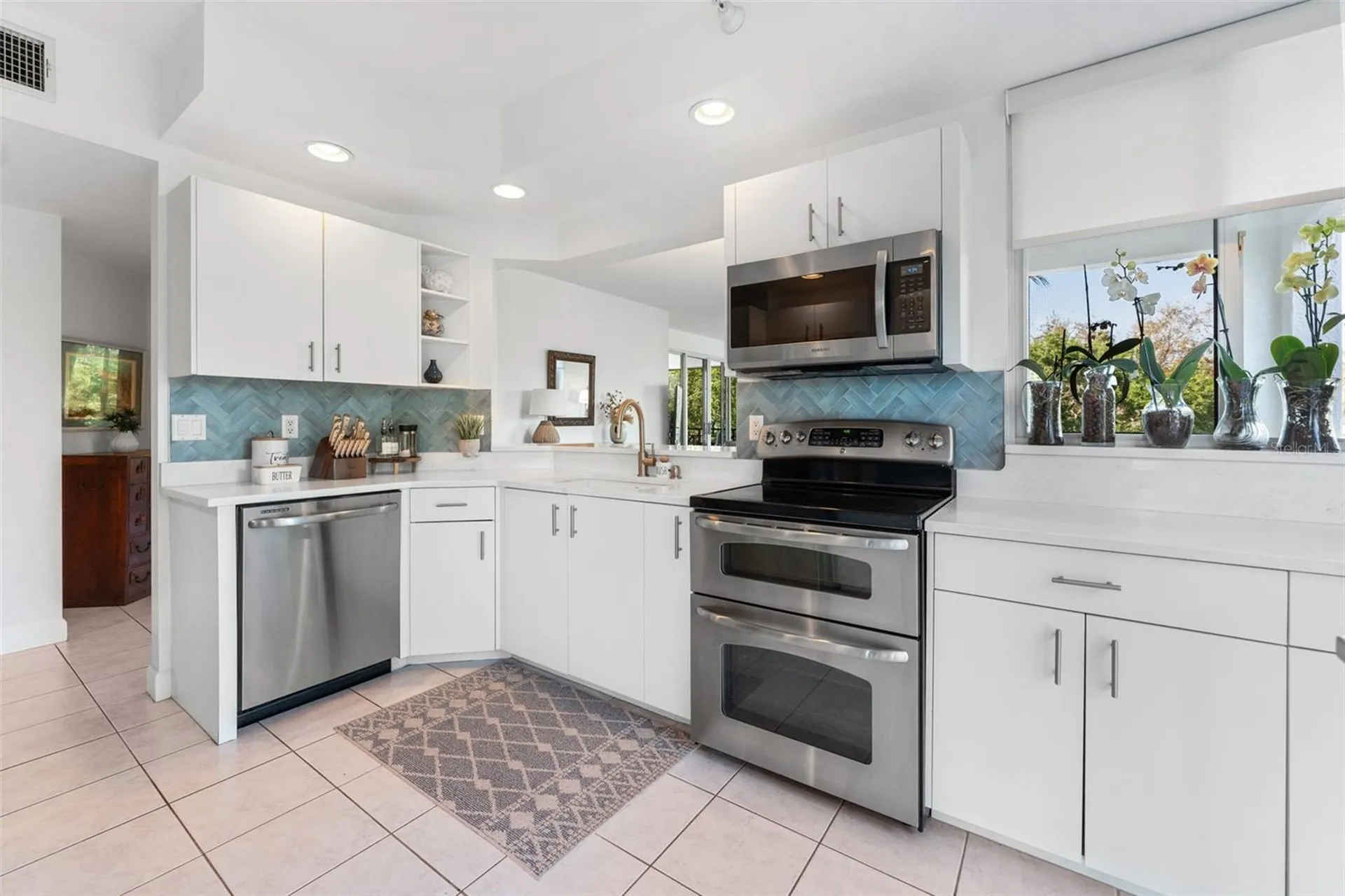 4750 Dolphin Cay Lane S St Petersburg FL 33711