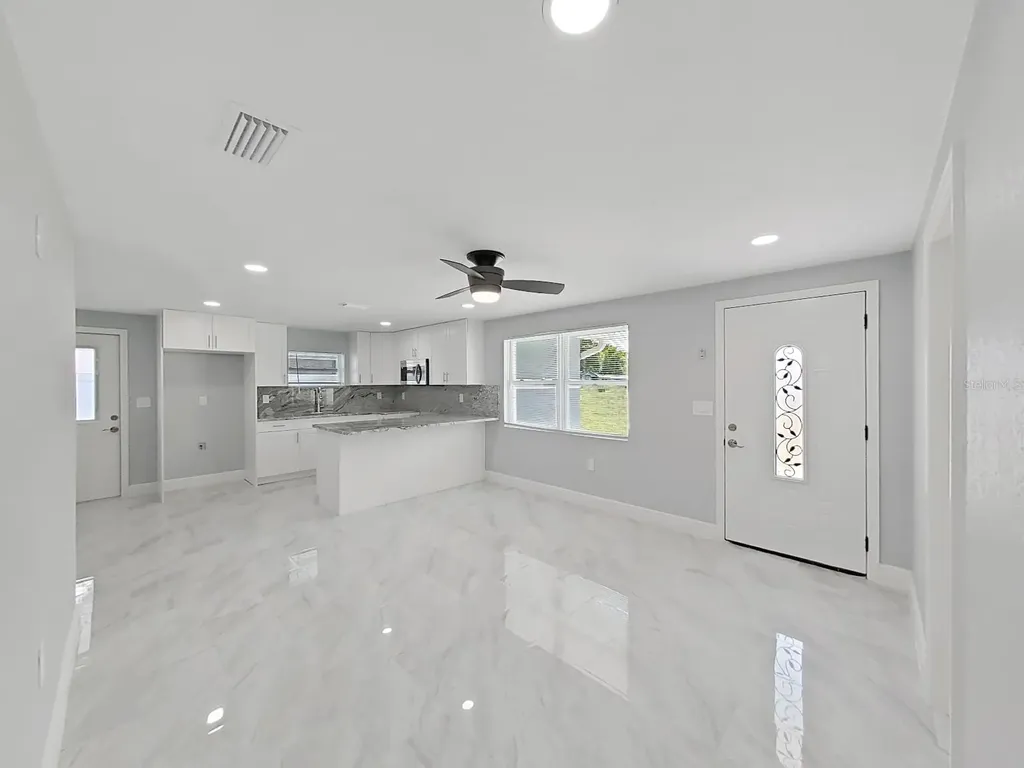 8721 N River Forest Circle Tampa FL 33604