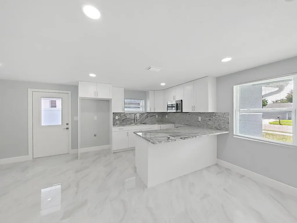 8721 N River Forest Circle Tampa FL 33604