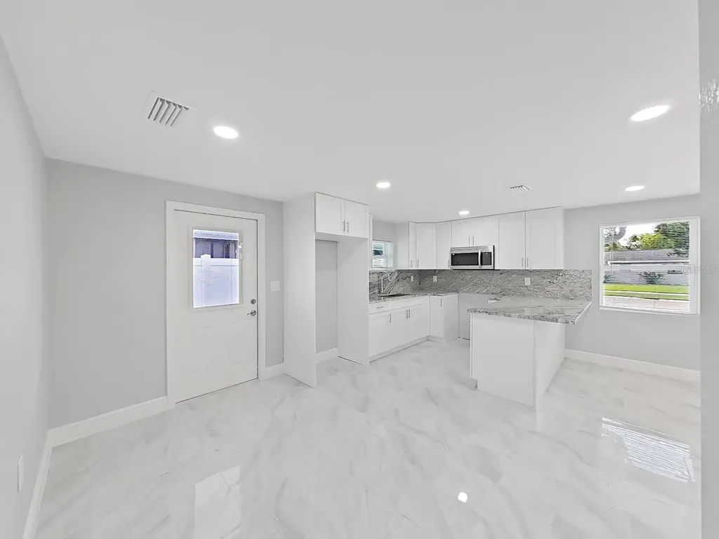 8721 N River Forest Circle Tampa FL 33604