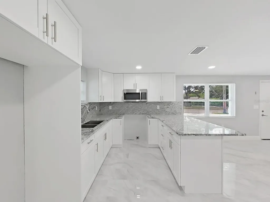 8721 N River Forest Circle Tampa FL 33604